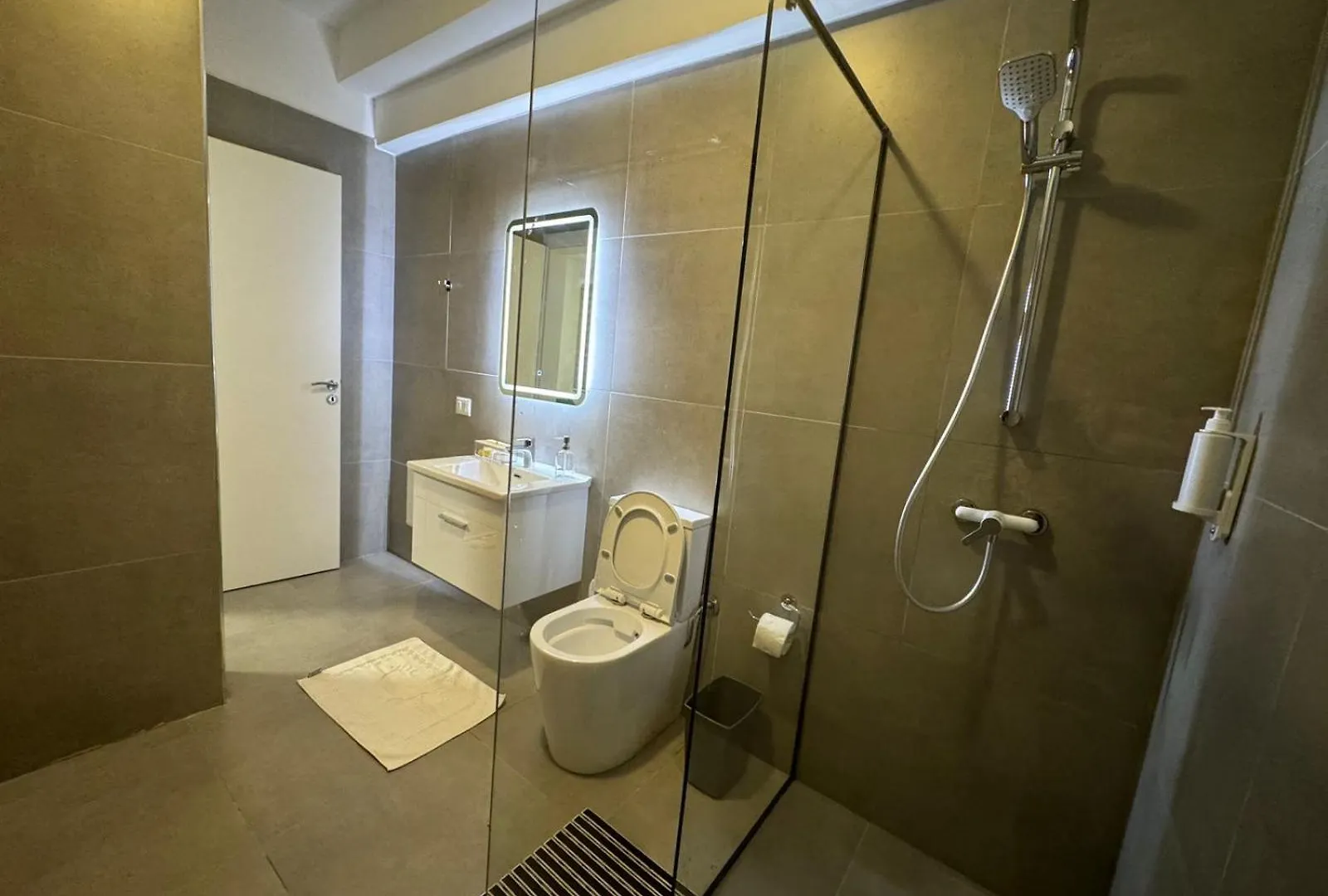 Avenue Apartment 02 Tirana Albania