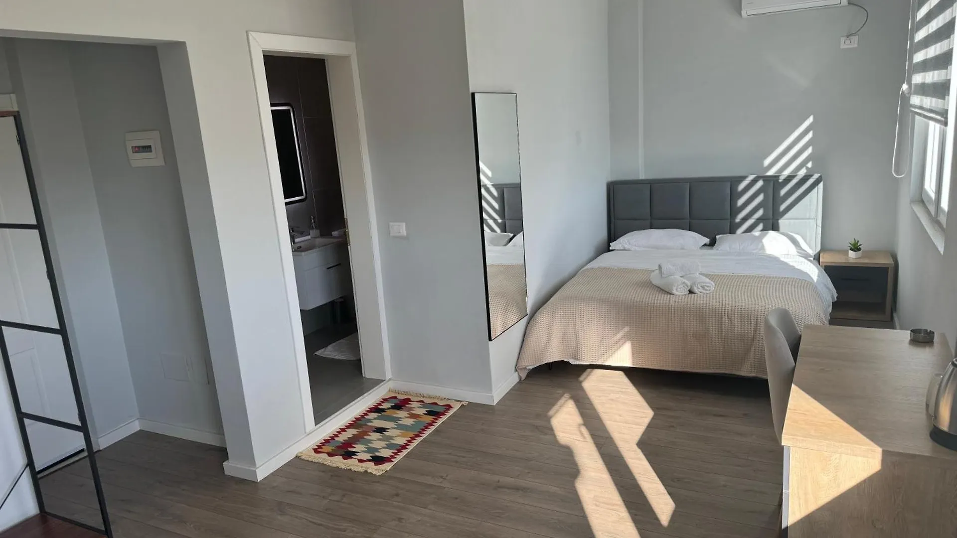 Avenue Apartment 02 Tirana