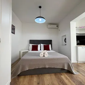  Aparthotel Central Studio Apartments